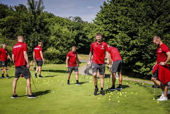 RWE: Golfclub Heidhausen lädt ein, RWE folgt dem Ruf mit 40 Mann