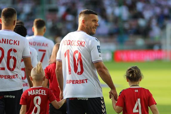 Podolski rechnet mit VAR ab: "Schiedsrichter haben keine Eier mehr!"