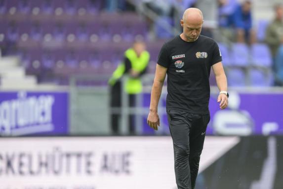 Erzgebirge Aue: Fans haben "die Schnauze voll", Trainer will sich "hinterfragen"