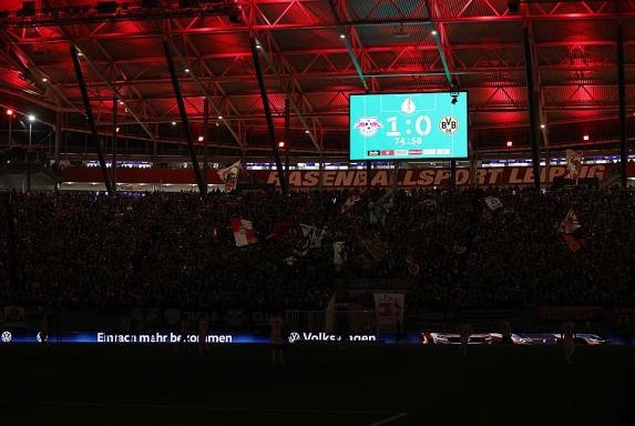 Kurz im Dunkeln: Sekunden-Flutlichtausfall bei Leipzig - BVB