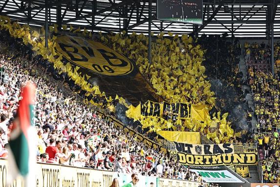 BVB: Fans feiern die Mannschaft in Augsburg und verhöhnen Schalke 04