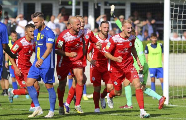 Regionalliga West: Trio punktgleich an der Spitze - RWO dreht Spiel in Düren