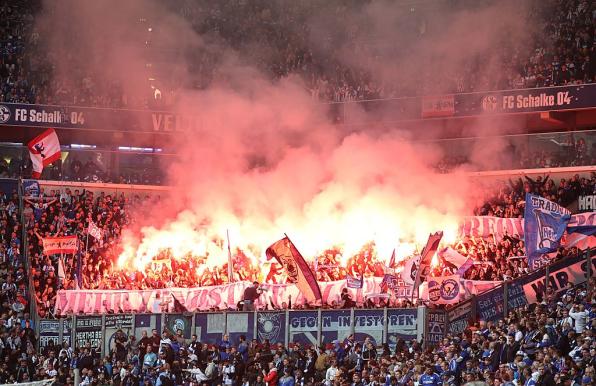 Schalke: Choreo-Verbot im Gästeblock? Neue Vorwürfe gegen Polizei GE