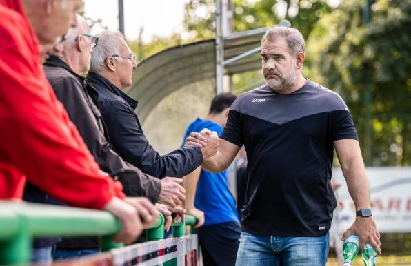 Landesliga: Neun Tore und zwei Rote Karten im Spitzenspiel - Sterkrade marschiert weiter