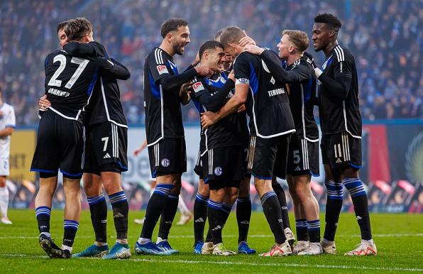 Schalke 04: Erst Unterbrechung, dann Rot, dann legt S04 den zweiten Sieg in Serie hin