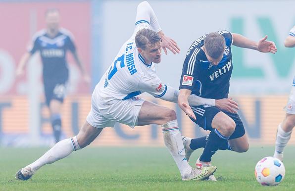 Rostock - Schalke 04: Die Polizei wollte das Spiel wohl nicht wieder anpfeifen lassen