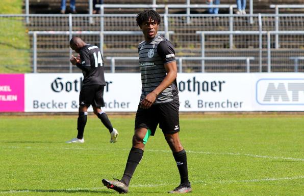 Bei den nächsten drei DFB-Pokal-Spielen wird Noel Futkeu nicht auf dem Rasen stehen.