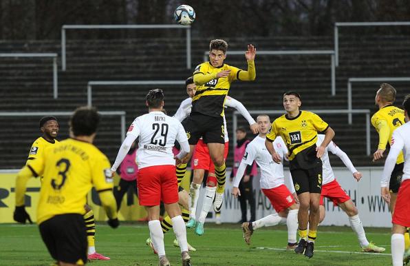 3. Liga: BVB II mit Hinrunden-Punkterekord, Halle mit "Riesenverlust" vor RWE-Spiel