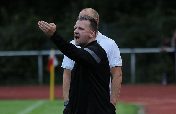 Hadert mit dem frühen Aus im Niederrheinpokal: Tim Schneider, Coach des VfB 03 Hilden.