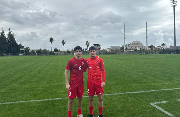 Kaan Inanoglu (links) und Berkant Gedikli bei der türkischen U19-Nationalmannschaft.