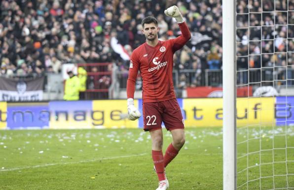 2. Bundesliga: St. Pauli übernimmt Spitze - Doppelpack von 18-Jährigen für Nürnberg