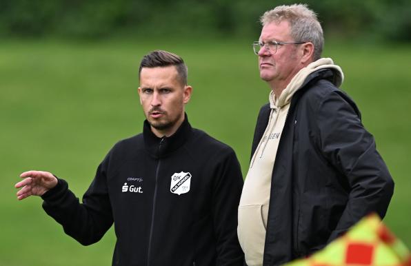 Bleiben in Hordel an Bord: Trainer Mirko Talaga (l.) und der Sportliche Leiter Jörg Versen.