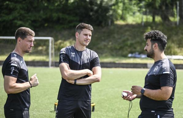 Das Schermbecker Trainerteam will um den Aufstieg in die Regionalliga mitmischen.