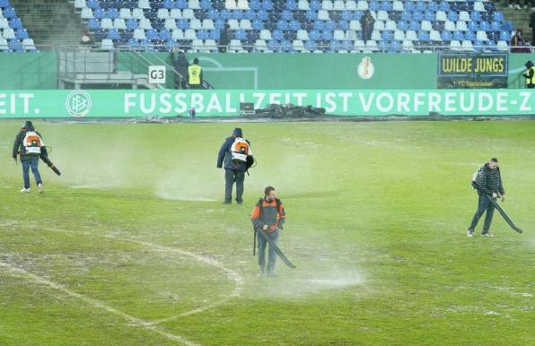 Auch die Laubbläser konnten das Spiel des 1. FC Saarbrücken am Mittwoch nicht retten.