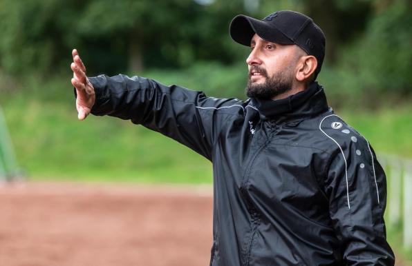 SV Genc Osman Duisburg-Trainer Yalcin Nezir will den direkten Wieder-Aufstieg in die Landesliga schaffen.