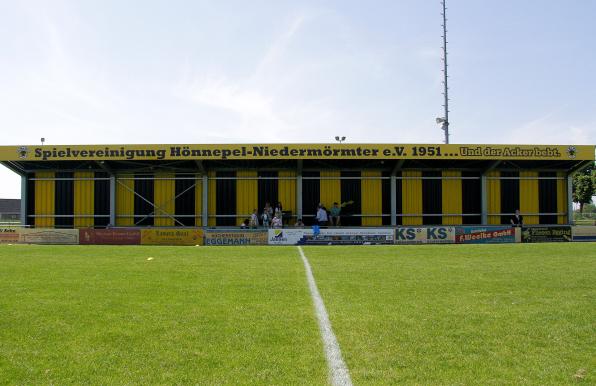 Das Stadion des SV Hönnepel-Niedermörmter.