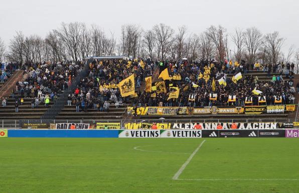 Die Fans von Alemannia Aachen im Parkstadion.