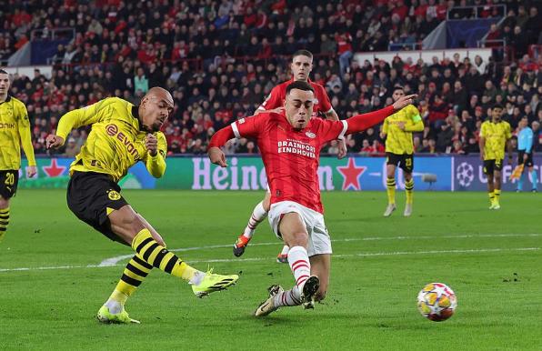 Donyell Malen (li.) erzielte das 1:0 für Borussia Dortmund.