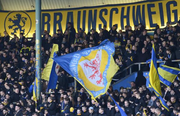 Fans von Eintracht Braunschweig.