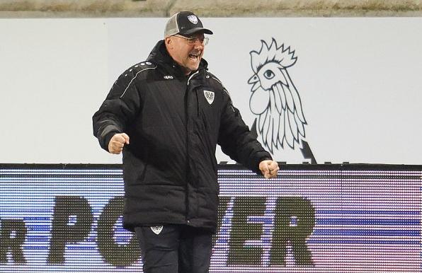 Sascha Hildmann jubelt beim Sieg von Preußen Münster gegen den MSV Duisburg.