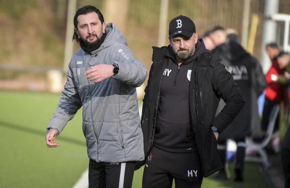 Yalcin Nezir (links) und sein Trainerteam müssen den SV Genc Osman auf eine wichtige Partie vorbereiten. 
