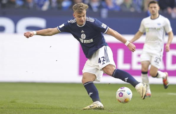 Noch vor zwei Wochen jubelte Keke Topp für Schalke, nun durfte er sich im Trikot der Nationalmannschaft freuen.