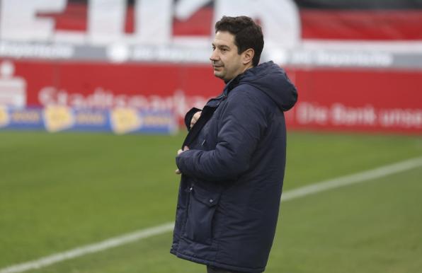 Argirios Giannikis, Trainer des TSV 1860 München, schaut skeptisch drein.