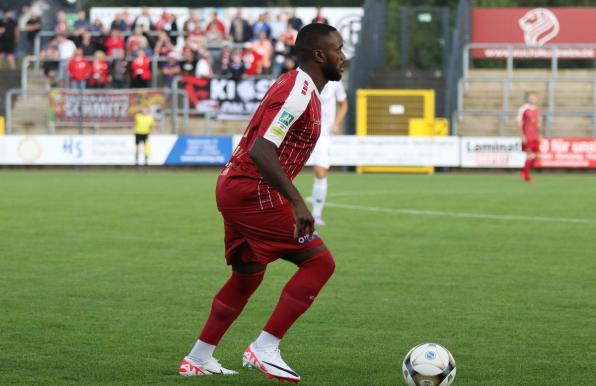 Arnold Budimbu will mit Fortuna Köln auf Platz zwei.