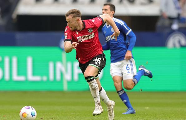Hannover 96 - Schalke 04: Teuchert fühlt sich am Tor beteiligt, er schwärmt vom S04-Anhang