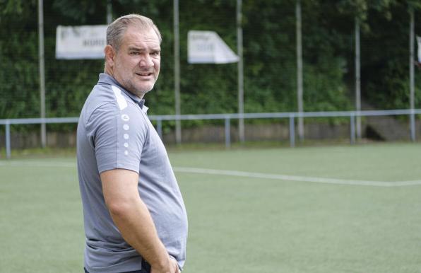 Sven Schützek sucht aktuell einen neuen Scherpenberger Cheftrainer.