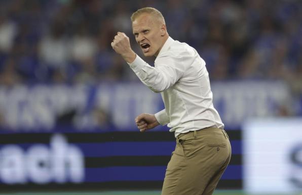 Möchte wieder in der Fremde jubeln: Schalke-Trainer Karel Geraerts