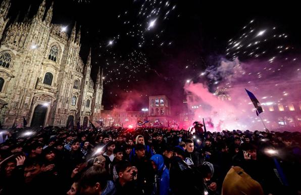 Große Party in Mailand, nachdem Inter den Meistertitel holte.