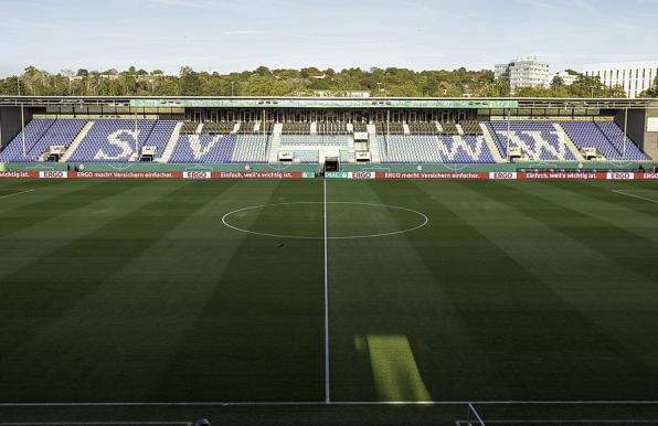 Das Stadion des SV Wehen Wiesbaden soll auch in der neuen Saison Zweitliga-Fußball zu sehen bekommen.