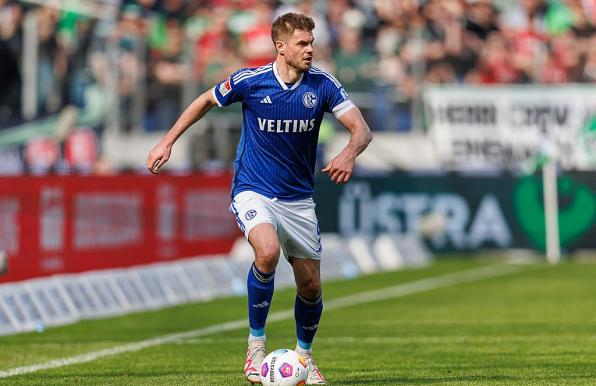 Schalke-Stürmer Simon Terodde beendet seine Karriere.