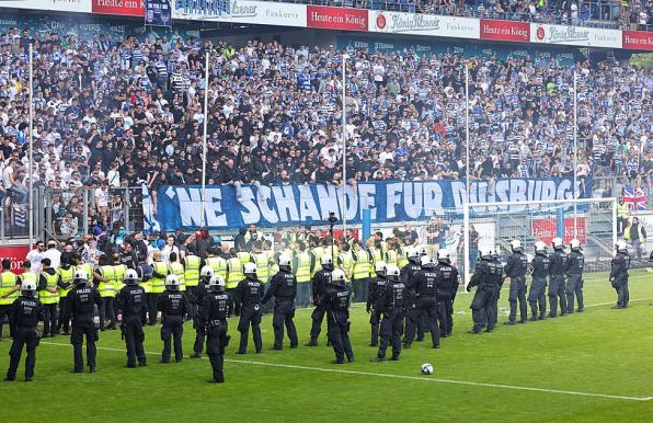 Hässliche Szenen am Sonntag im Stadion des MSV Duisburg.