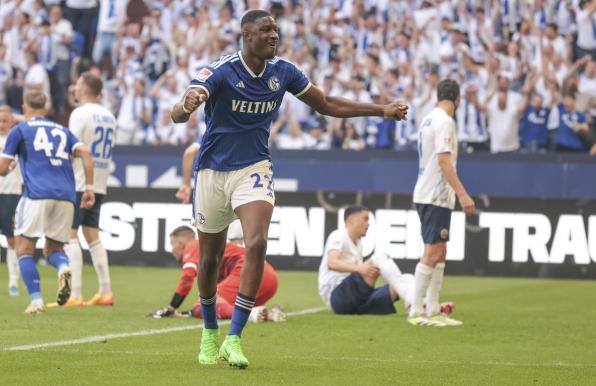 Ibrahima Cissé feierte den Treffer zum 2:1 von Paul Seguin.