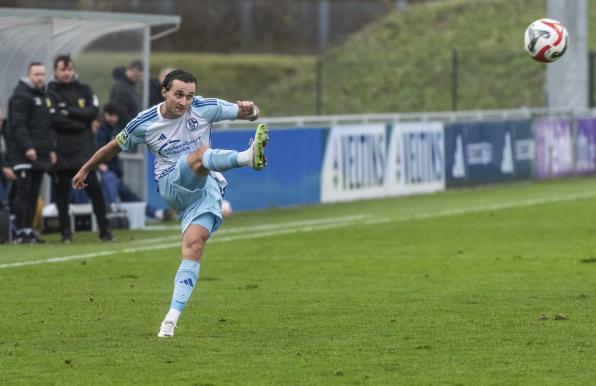 Andreas Ivan feiert mit 28 Jahren bei Schalke sein Bundesliga-Debüt. 