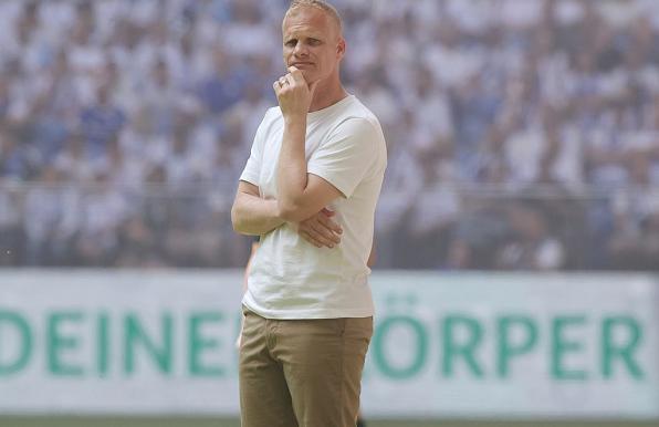Karel Geraerts bleibt Schalke-Trainer.