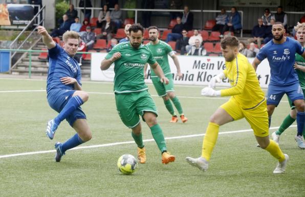 Enes Bayram (hier in Grün für Arminia Klosterhardt) wird in der kommenden Saison für den SV Genc Osman Duisburg auflaufen.
