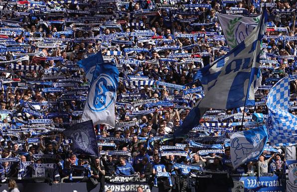 Für Tagestickets müssen Schalke-Fans in Zukunft mehr bezahlen.